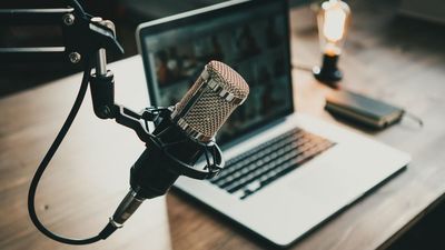 Ferramenta de IA do Google pode gerar conversas de podcast 