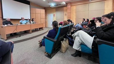 Alunos de Comunicao Social da UCS recebem palestra de ex-governador