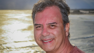 Jornalista e escritor Tom Belmonte lana livro 'Rinco do Inferno', em Porto Alegre