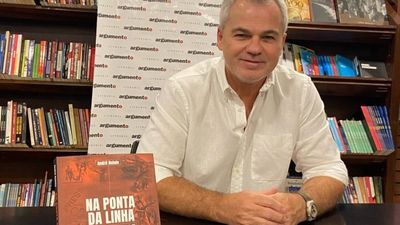 Jornalista gacho Andr Rohde lana livro 'Na Ponta da Linha', durante congresso anual da Associao Brasileira de Jornalismo Investigativo