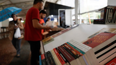 S acaba quando termina: comunicadores realizam mais lanamentos nos ltimos dias da Feira do Livro de POA
